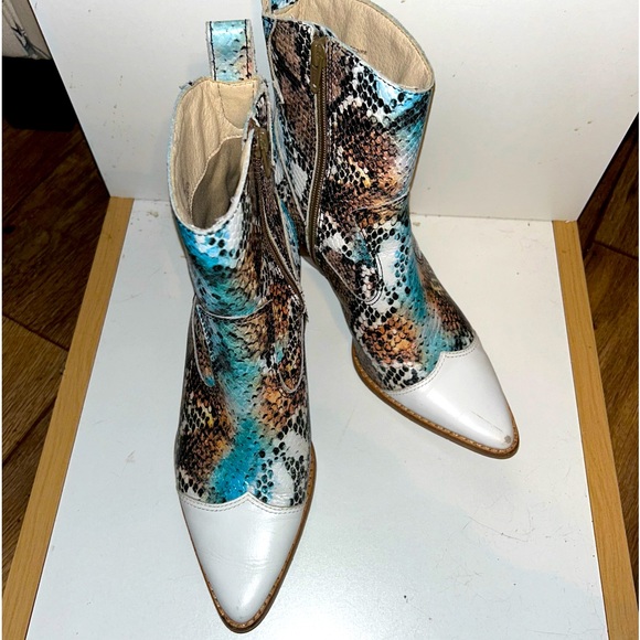 mattise desire Shoes - Mattise Desire Western Boot Womens Size 6 Multicolor White Tip Calf Bootie